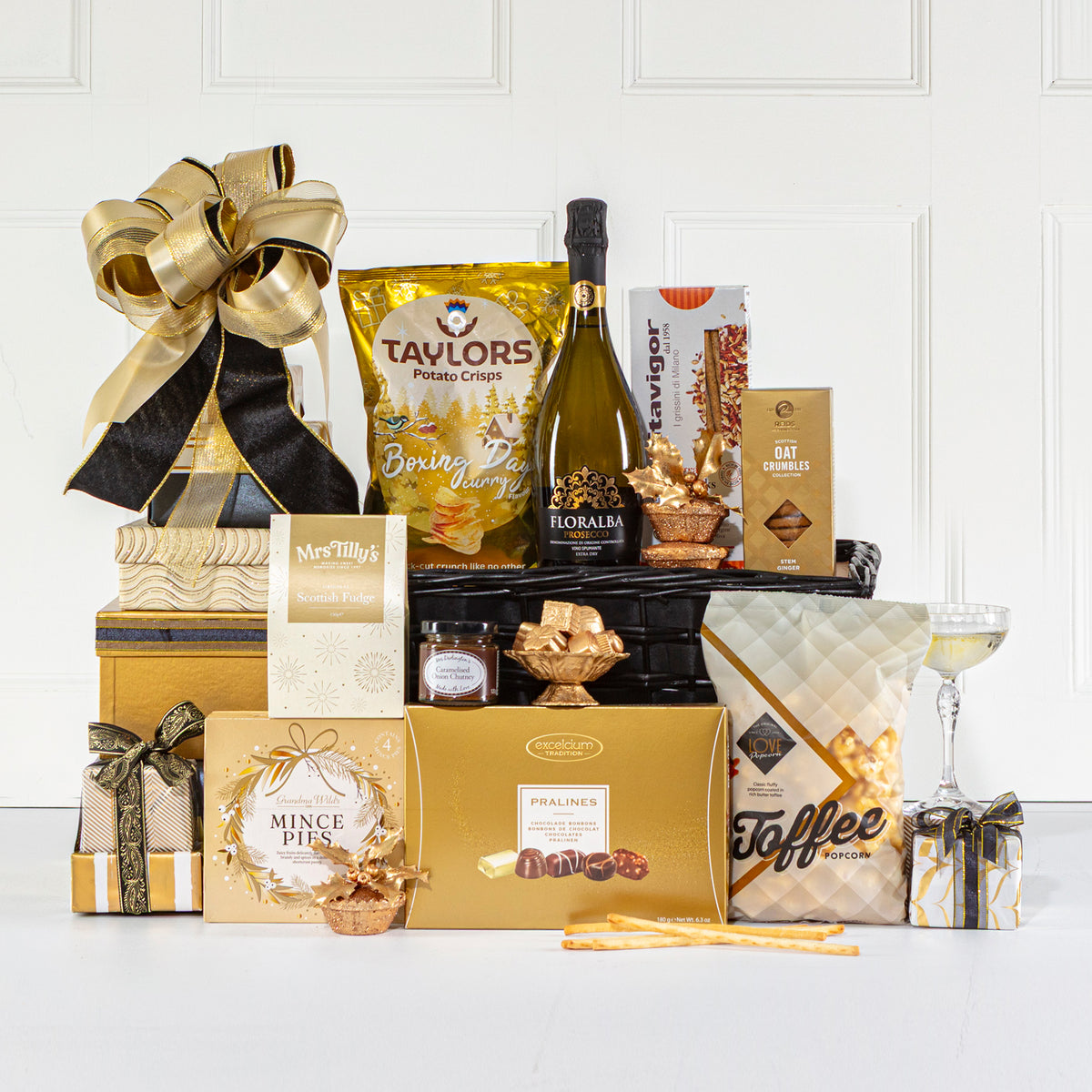 Fizz Hamper Shoreditch Prosecco Hamper | Luxury Fizz & Treats Gift – Todhunter.com