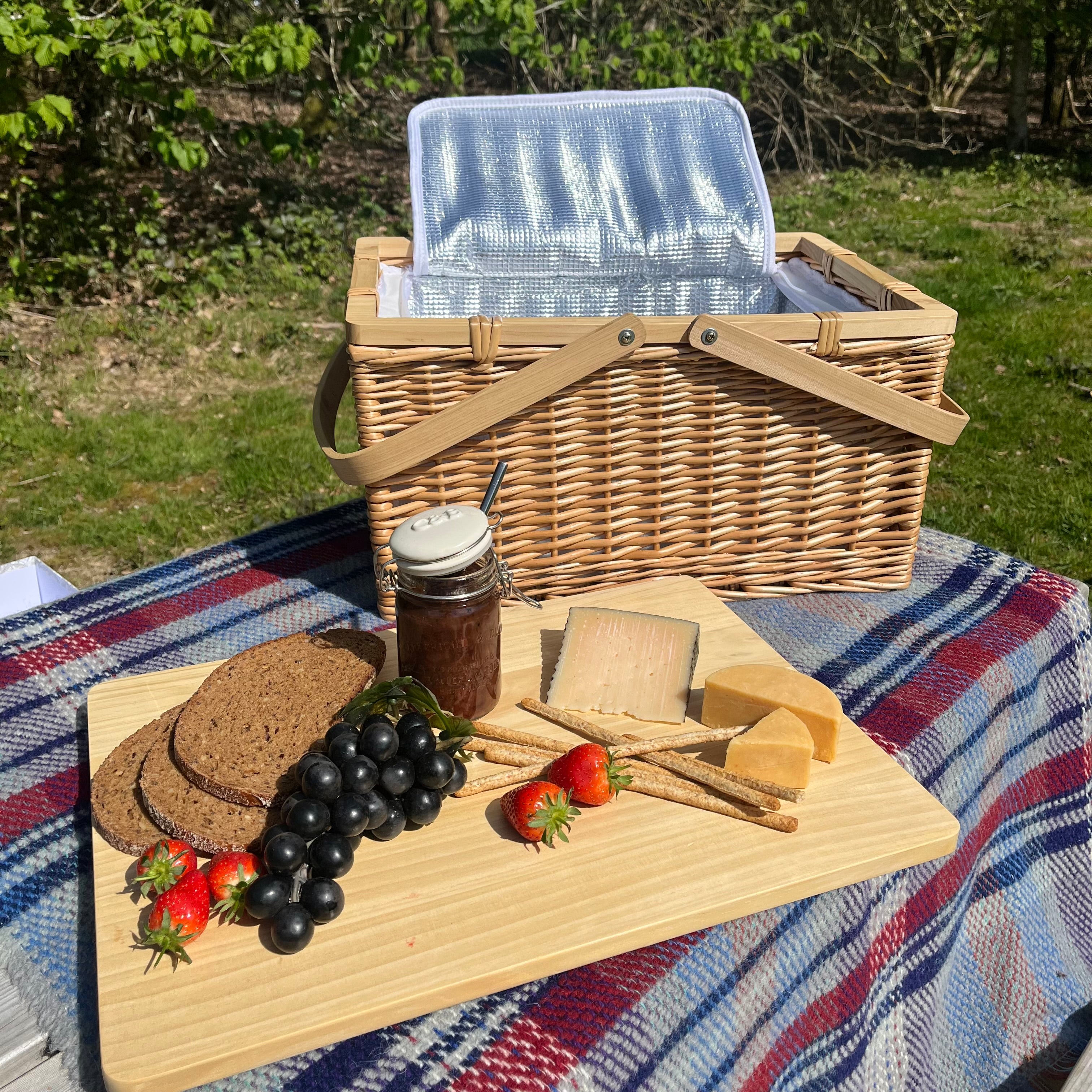 The Buxted Large Insulated Picnic Basket