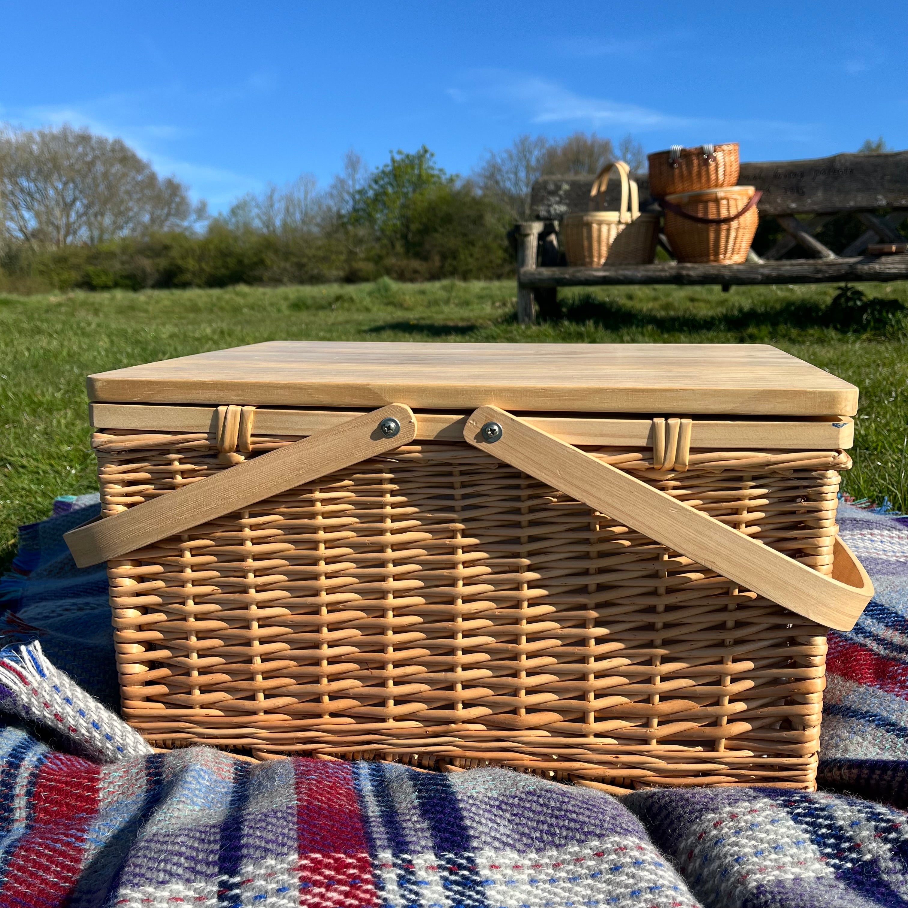 The Buxted Large Insulated Picnic Basket