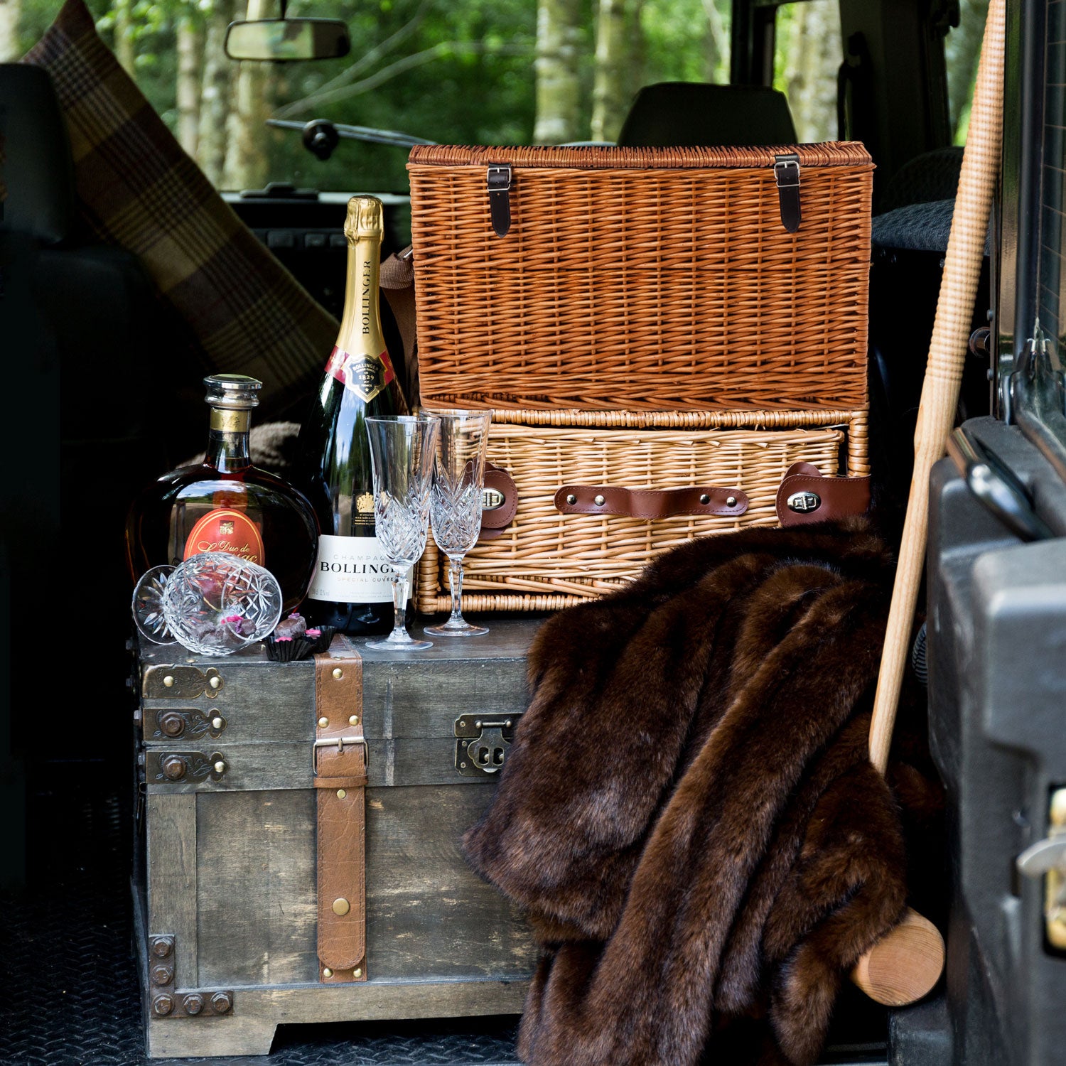The Cambridge 4 Person 'Deep' Fully Fitted Picnic Hamper