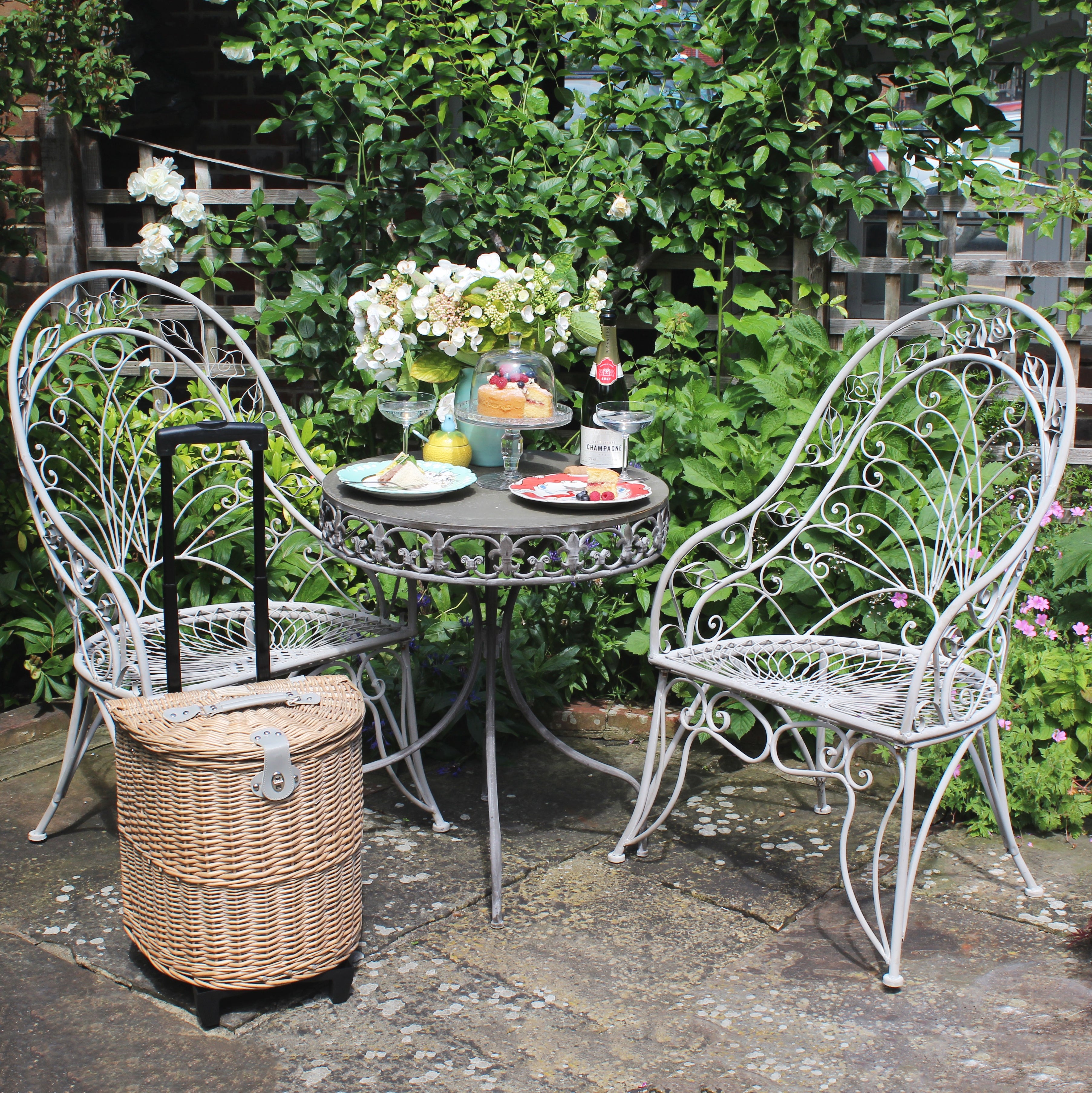 The Worthing Wheely Cooler Basket