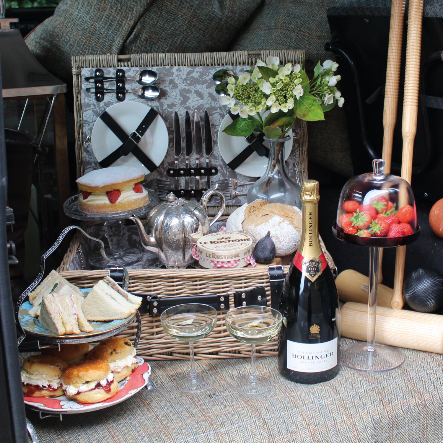 Woodland Walk 4 Person Picnic Hamper | National Trust